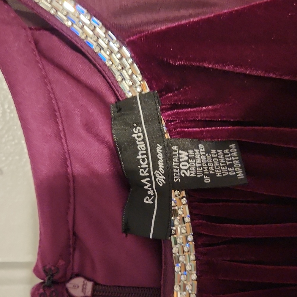 Dress - Picture 3 of 4